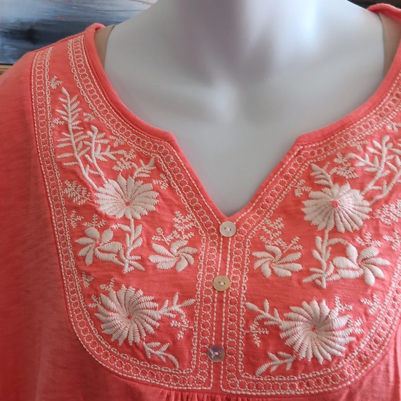 Kim Rogers Coral Blouse with White Floral Detail 1X - Picture 2 of 5